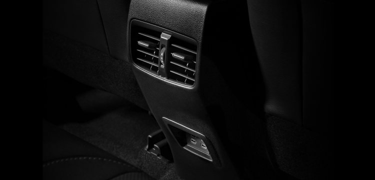COROLLA CROSS HEV -  - Cửa gió sau, cổng sạc USB-C trên Toyota Corolla Cross HEV