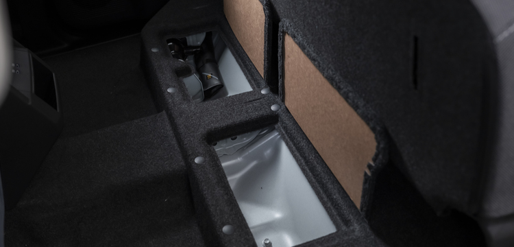 HILUX STANDARD 2.8 4X2 MT -  - Ngăn đựng vật dụng hàng ghế sau trên Hilux Stabdard 2.8 4X4 MT